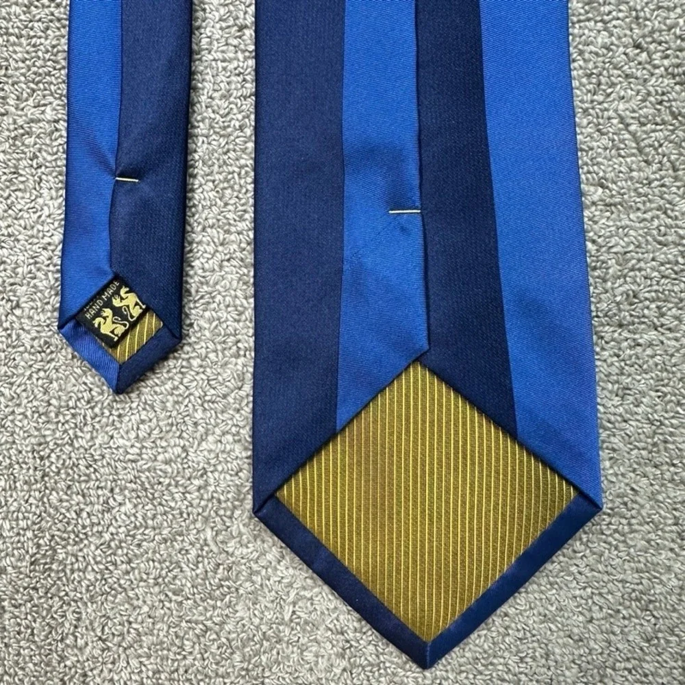 Baci Italy Mens Silk Necktie Blue Two Tone Vertical Stripe Hand Made Italy 58in